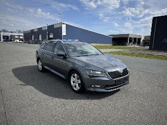 Skoda Superb 1.6 TDI KLIMA NAVI PANORAMA XENON picture 3