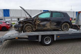 Voiture accidenté Volkswagen Golf 2.0 TDI ALSTAR 110 KW 2016/9