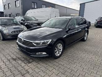 Vaurioauto  passenger cars Volkswagen Passat 1.6 TDI KLIMA LED NAVI 2015/8