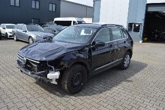 Voiture accidenté Volkswagen Tiguan 2.0 TDI 110 KW DSG 4 MOTION COMFORTLINE 2016/10