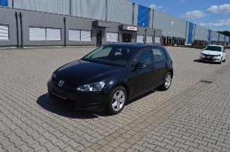 damaged passenger cars Volkswagen Golf 1.6 TDI COMFORTLINE 81 KW KLIMA 2015/2