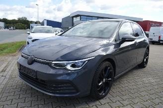 damaged passenger cars Volkswagen Golf Volkswagen Golf VIII Life 2,0 Tdi Panorama IQlight Acc Pdc 2020/8