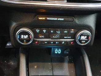 Ford Focus Active Titanium X Business EcoBoost picture 15