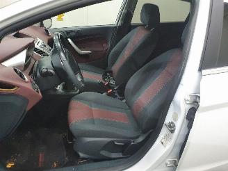 Ford Fiesta 1.4 Ghia picture 18