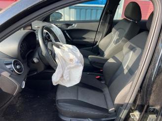 Audi A1 A1 Sportback (8XA/8XF), Hatchback 5-drs, 2011 / 2018 1.6 TDI 16V picture 9