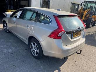 Volvo V-60 V60 I (FW/GW), Combi, 2010 / 2018 2.0 D2 Geartronic 16V picture 2