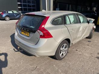 Volvo V-60 V60 I (FW/GW), Combi, 2010 / 2018 2.0 D2 Geartronic 16V picture 3
