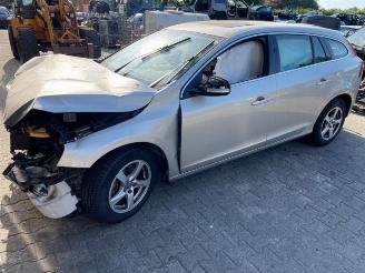 Uttjänta bilar auto Volvo V-60 V60 I (FW/GW), Combi, 2010 / 2018 2.0 D2 Geartronic 16V 2016/11