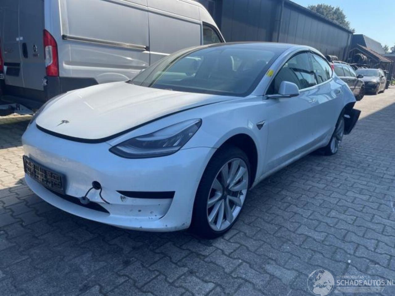 Tesla Model 3 Model 3, Sedan, 2017 Long Range AWD 75 kWh