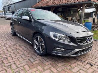 Auto da rottamare Volvo V-60 V60 I (FW/GW), Combi, 2010 / 2018 2.4 D6 20V Plug-in Hybrid AWD 2015/1