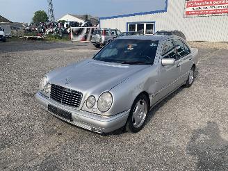  Mercedes E-klasse W210 E200 Zilver 744 Onderdelen 111942 Motor 1996/10