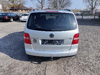 Volkswagen Touran 1.9 TDI Zilver LA7W Onderdelen BXE Motor picture 7