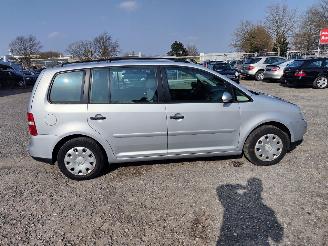 Volkswagen Touran 1.9 TDI Zilver LA7W Onderdelen BXE Motor picture 5