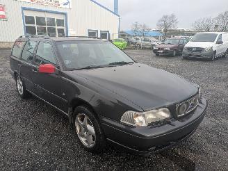 Volvo V-70 2.4 picture 3