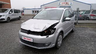 Vaurioauto  passenger cars Volkswagen Touran 1.6 TDI 2011/3