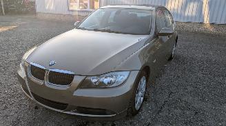 BMW 3-serie 320i picture 1