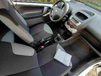 Peugeot 107 1.0 Access Accent airco  * MOTORSCHADE * picture 8