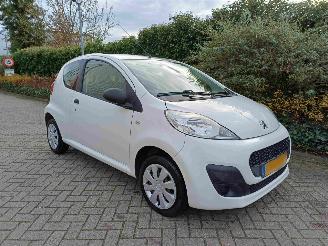 krockskadad bil auto Peugeot 107 1.0 Access Accent airco  * MOTORSCHADE * 2012/9
