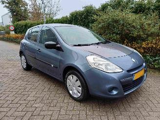 skadebil auto Renault Clio 1.2 TCe Special Line navi & airco 5drs 2010/2