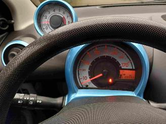 Peugeot 107 1.0-12V XR airco picture 9