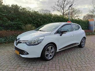 Schadeauto Renault Clio 1.5 dCi ECO Night&Day 2015/12
