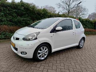 Vaurioauto  passenger cars Toyota Aygo 1.0-12V Comfort airco 2009/7