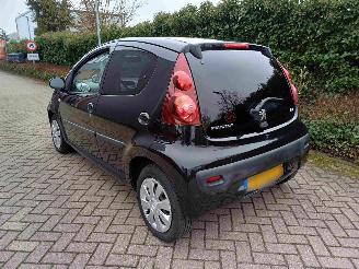 Peugeot 107 1.0 Envy 5drs airco picture 4