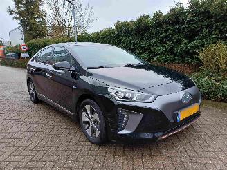 Voiture accidenté Hyundai Ioniq Premium EV 2018/6