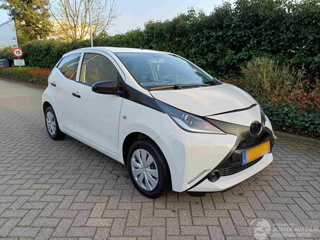 Toyota Aygo 1.0 VVT-i x-fun