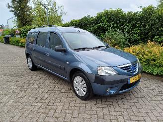 Schadeauto Dacia Logan MCV 1.6 Lauréate 7p. 2008/4