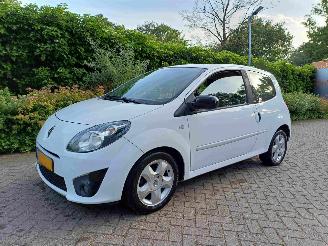 Vaurioauto  passenger cars Renault Twingo 1.2-16V Dynamique 2011/5