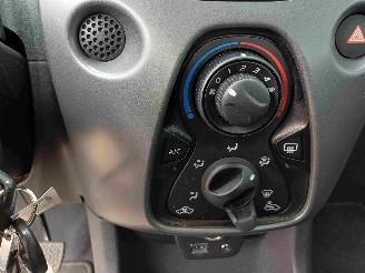 Toyota Aygo 1.0 VVT-i x-play picture 7