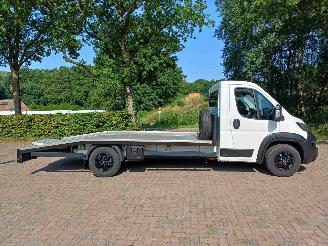 Peugeot Boxer 435 2.0 BlueHDI L4 MAXI oprijwagen / autoambulance picture 15