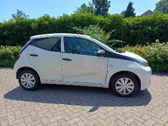 Toyota Aygo 1.0 VVT-i x-fun 5drs airco picture 13