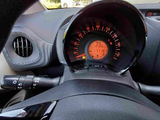 Toyota Aygo 1.0 VVT-i x-fun 5drs airco picture 11
