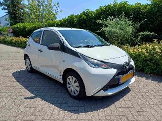 Schadeauto Toyota Aygo 1.0 VVT-i x-fun 5drs airco 2017/11