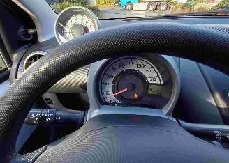 Peugeot 107 1.0-12V XS 5drs airco picture 10