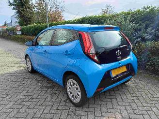 Toyota Aygo 1.0 VVT-i x-play picture 2