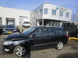 krockskadad bil auto Skoda Fabia 12tdi Combi, NAVI, CLIMA 2011/1