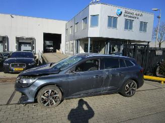 Voiture accidenté Renault Mégane 1.3TCE 103kW BOSE 2018/8