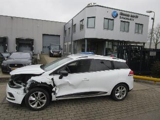 krockskadad bil auto Renault Clio 1.5dci Estate AIRCO NAVI E6 2017/7