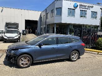 damaged passenger cars Ford Focus 1.0i 92kW Combi Clima Navi 2022/3