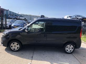 krockskadad bil auto Fiat Doblo 1.6D 6 bak 77kW 2018/9