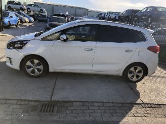 krockskadad bil auto Kia Carens 17crdi 100kW E5 7 zitter 2014/3