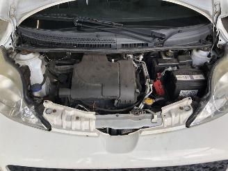 Peugeot 107 5 drs Airco picture 10