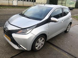 Toyota Aygo 1.0 vvti X-PLAY picture 2