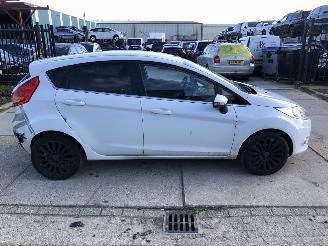Voiture accidenté Ford Fiesta 14i 71kW 5 drs 2009/5