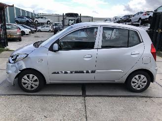 damaged passenger cars Hyundai I-10 Airco 74000 km 2011/6