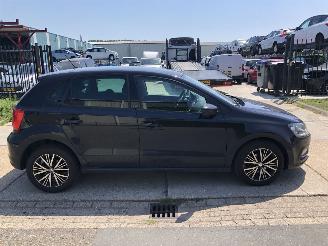 Vaurioauto  passenger cars Volkswagen Polo 12tsi 66kW E6 5 drs 2016/8