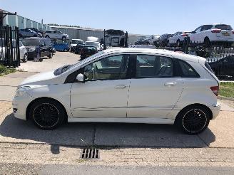 Schadeauto Mercedes B-klasse 200 Turbo 142kW Automaat 2010/2